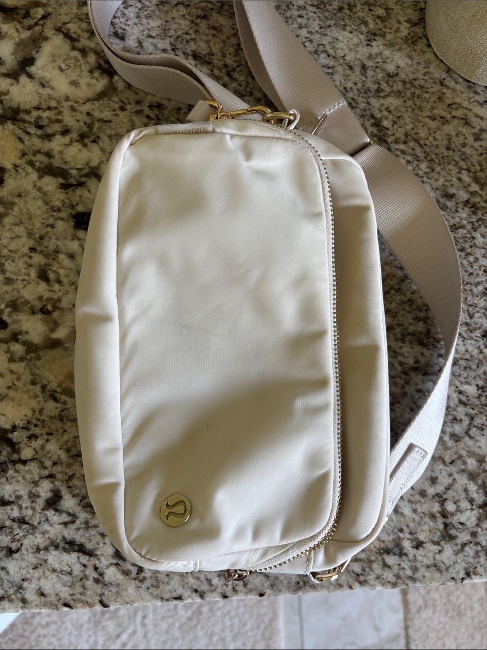 lululemon athletica everywhere crossbody bag 3L - Picture 11 of 12